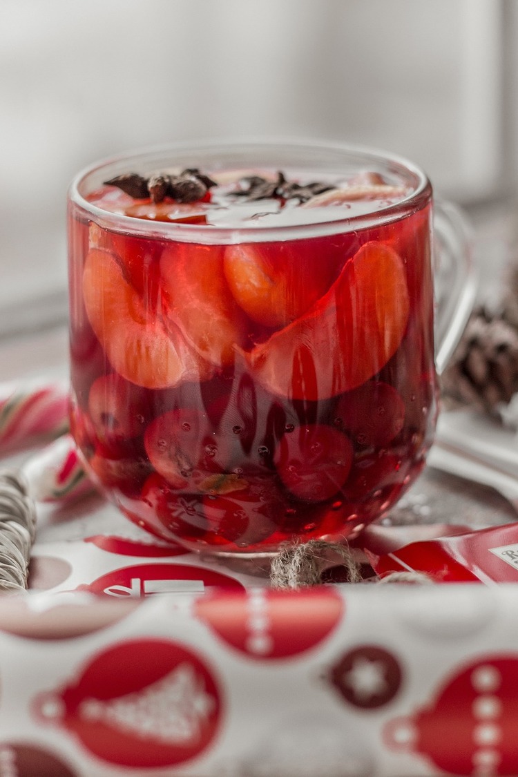 Mulled Wine with Cinnamon, Peaches and Berries